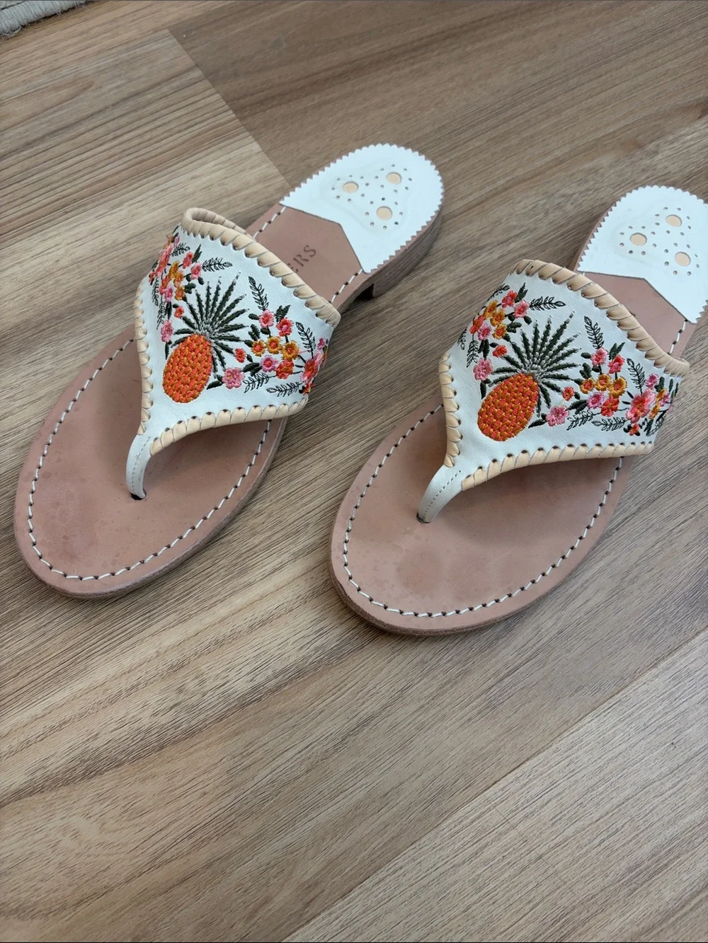 Jack Rogers Pineapple Embroidered Leather Thong Sandals White Size 9.5M - Picture 2 of 5